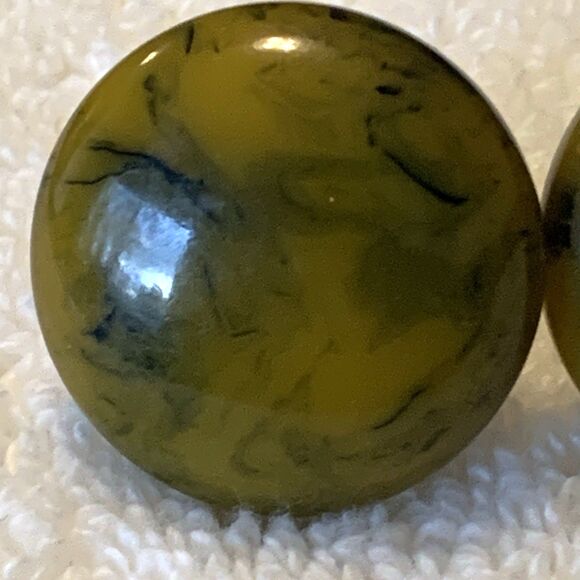 Vintage Green Marbled Bakelite 1" Button Earrings Round Dome Screw Back 1940s - Picture 2 of 8
